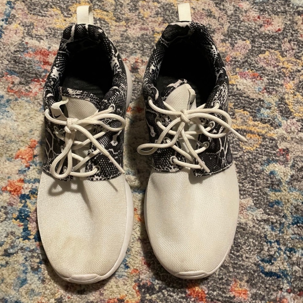 Snake print Nike 🚫🚫SOLD🚫🚫